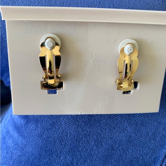 Elegant Swarovski Clip Earrings for NM - Picture 2 of 2